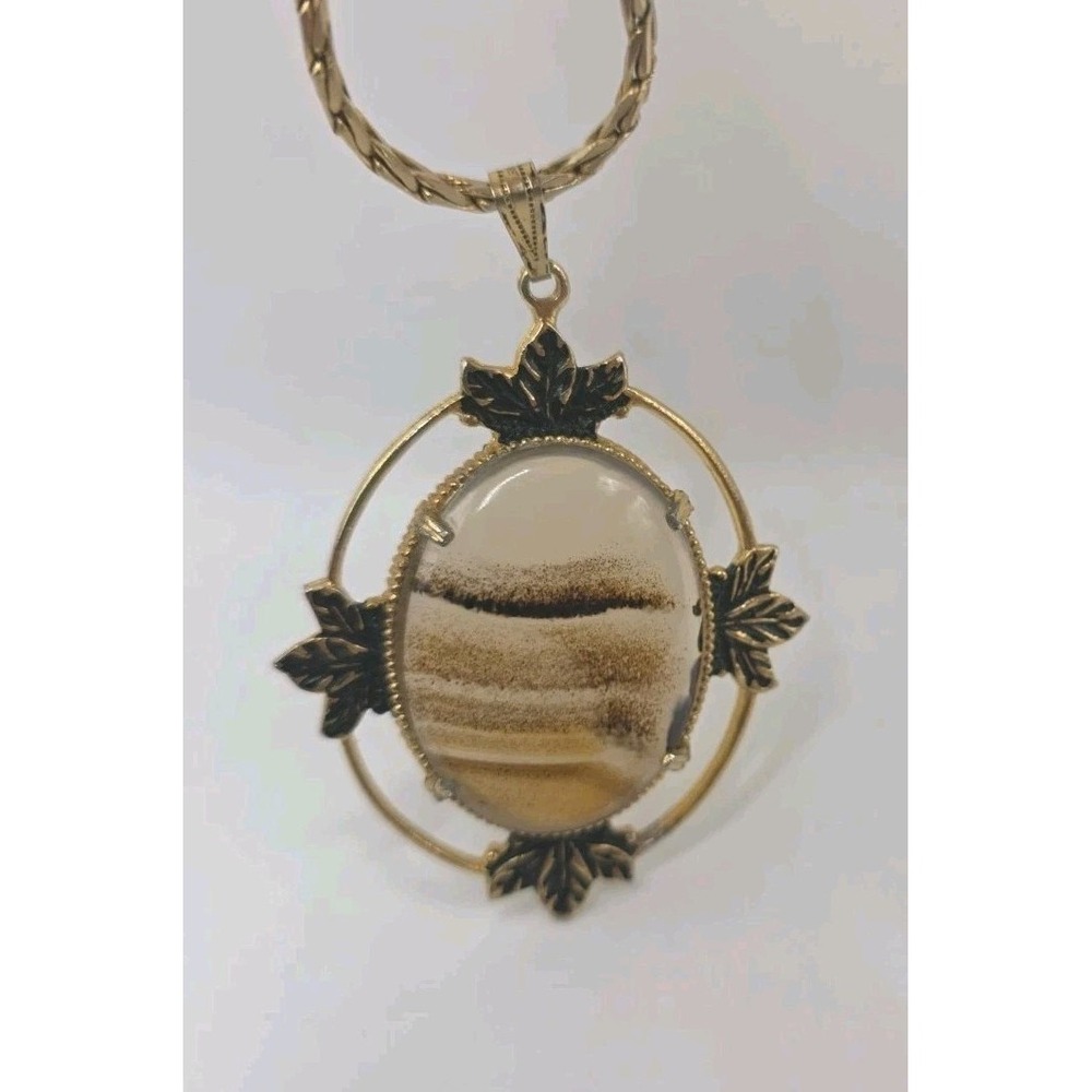 Vintage Ornate Gold Tone Agate Cabochon Leaf Framed Oval Pendant 24" Necklace